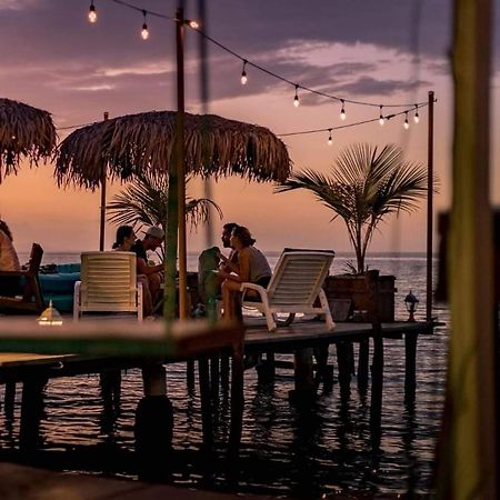 Barrbra Bnb Over The Sea Bocas Town Exterior foto